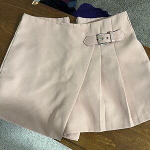 Chic Pleated Skort with Buckle